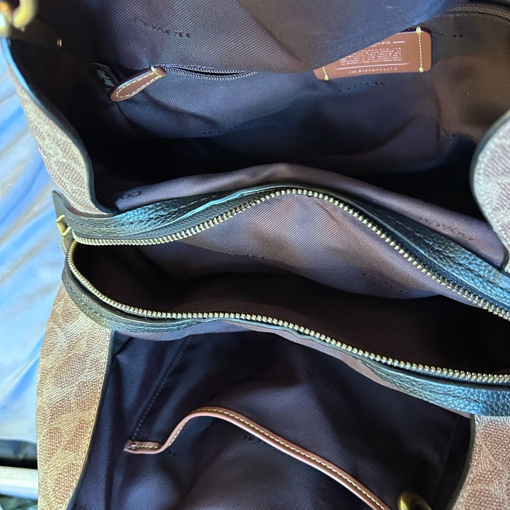 Coach Black Pebbled Leather Shoulder Bag with Taupe Signature Sides - Picture 4 of 9